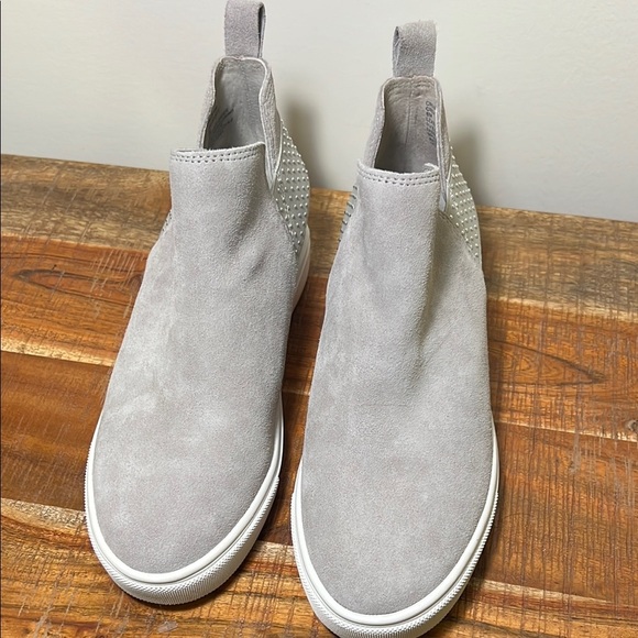 Steve Madden Wedge Gray Suede Slip-On Sneakers, Size 8 - Picture 2 of 7